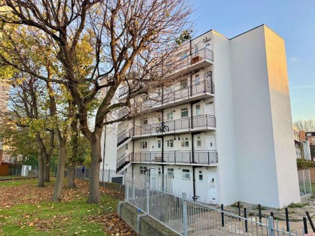 Flat for sale in St. George in the East, Wapping