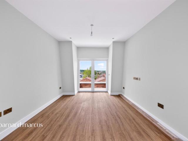 Flat for sale in New Barnet, Greater London