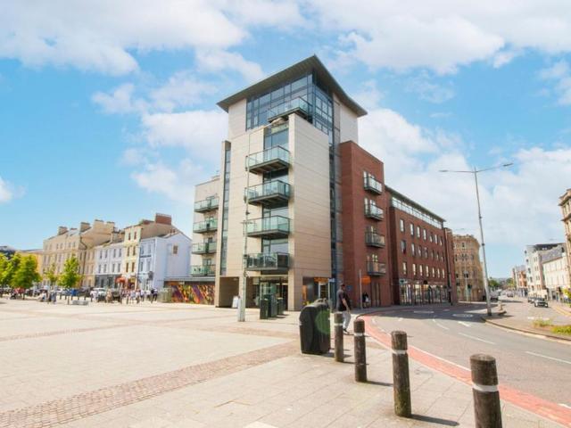 Flat for sale in Cardiff Bay, Falcon Lodge