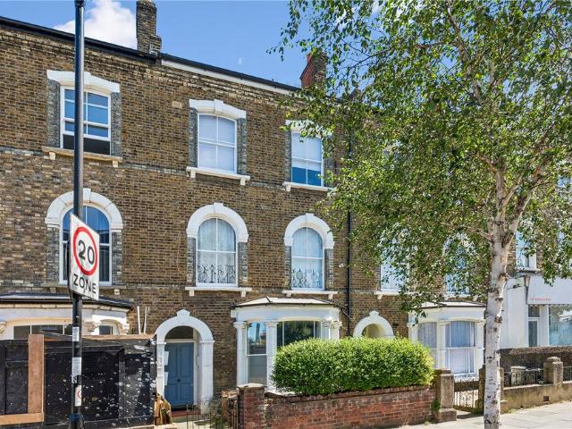 Flat for sale in Finsbury Park, Greater London