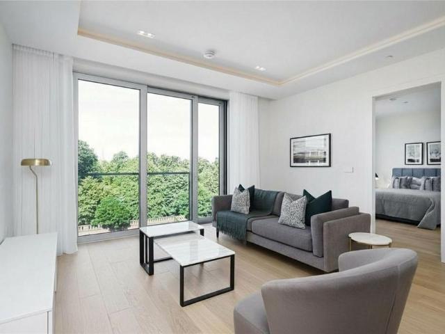 Flat for sale in West Kensington, Greater London