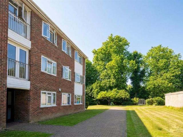 Flat for sale in London Borough of Ealing, Hanwell