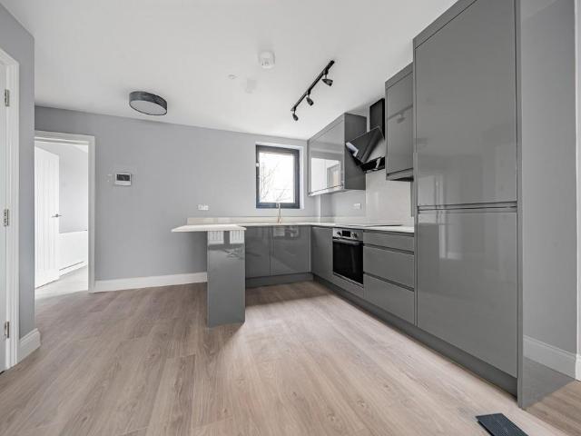 Flat for sale in London Borough of Hounslow, Greater London