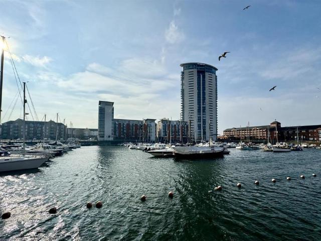 Flat for sale in Nangreaves, Wales
