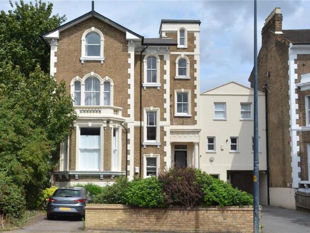 Flat for sale in London Borough of Lewisham, Blackheath