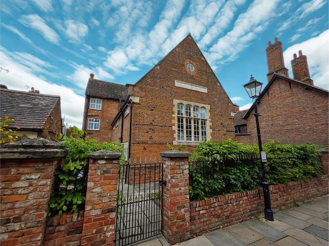 Flat for sale in Walton, Aylesbury