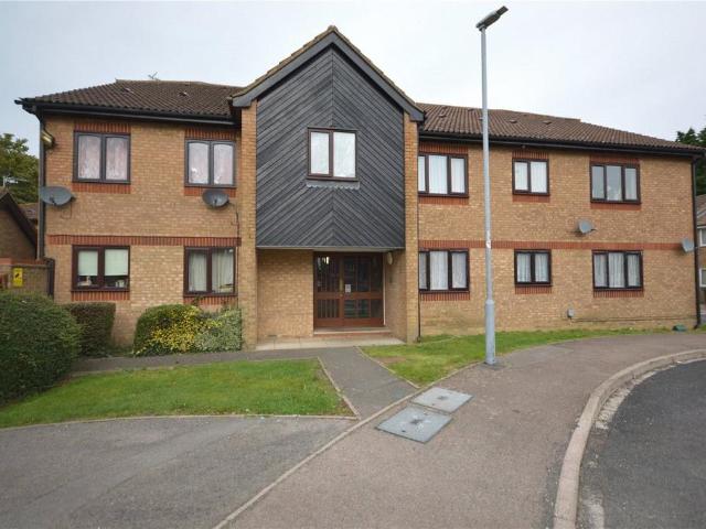Flat for sale in Leagrave, Luton