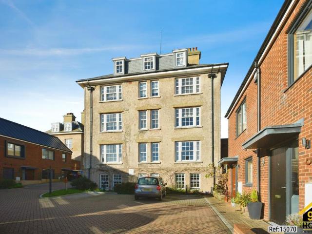 Flat for sale in Whitehawk, Brighton
