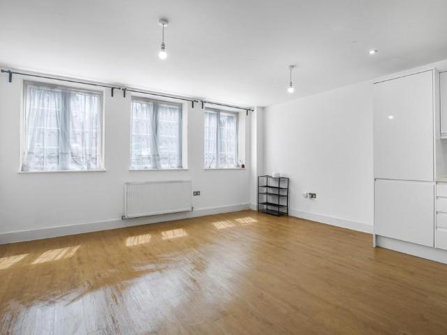 Flat for sale in London Borough of Croydon, Greater London