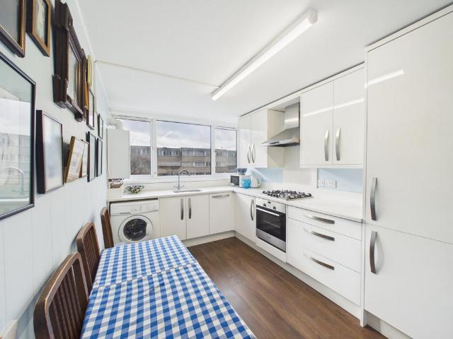 Flat for sale in Clewer Village, Windsor
