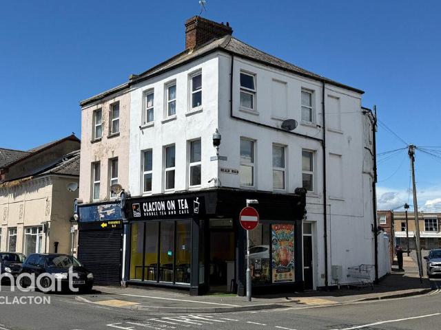 Flat for sale in Dale Hill, Essex