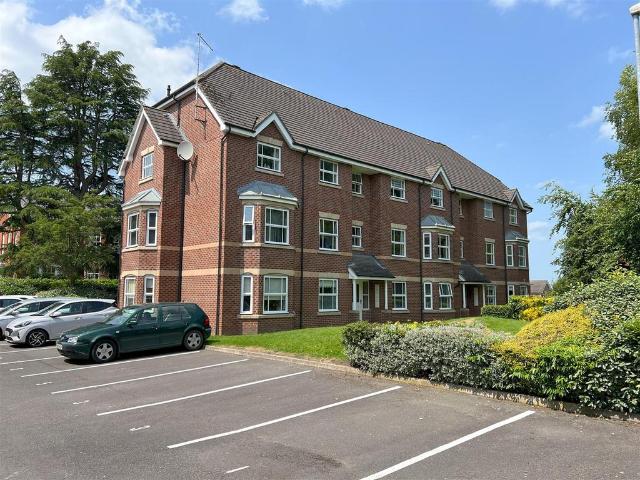 Flat for sale in Congleton