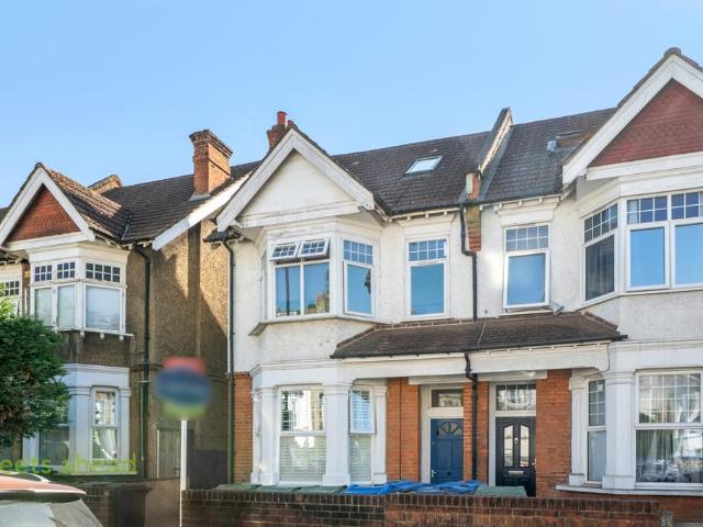 Flat for sale in London Borough of Croydon, Selhurst