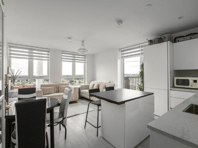 Flat for sale in Harrow Weald, Greater London