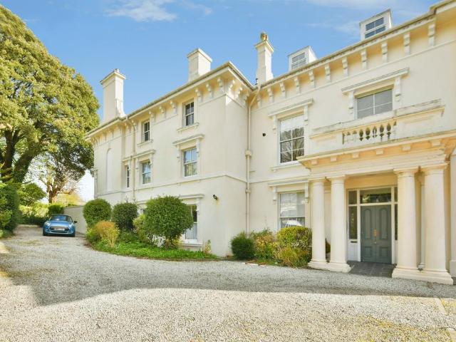 Flat for sale in Mount Wise