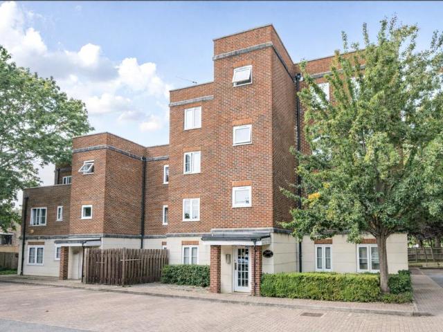 Flat for sale in Dulwich, Greater London
