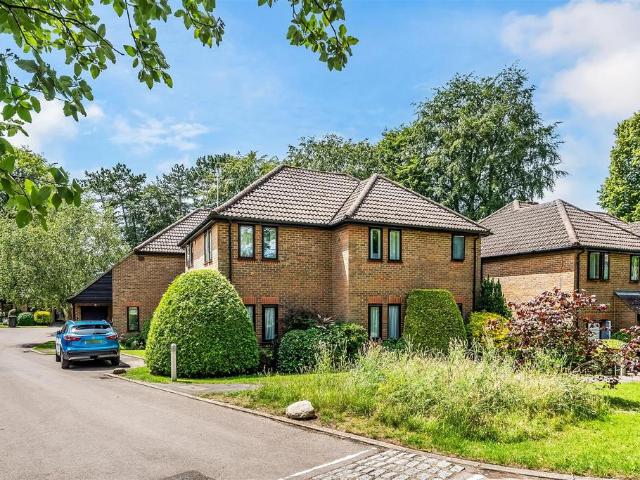 Flat for sale in Pachesham Park, Surrey