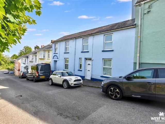 Flat for sale in Milford Haven, Wales