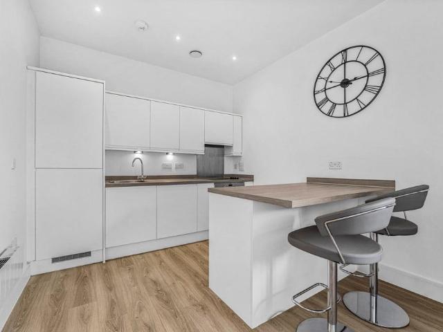 Flat for sale in Birch Green, Lower Halliford