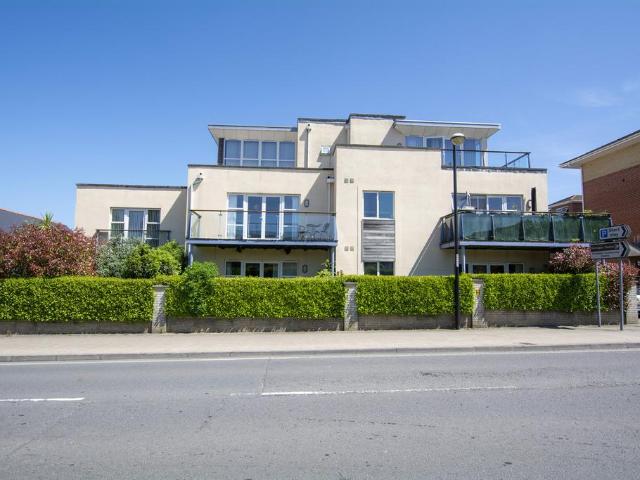 Flat for sale in Tricketts Cross, Ferndown