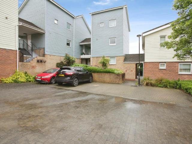 Flat for sale in New Bilton