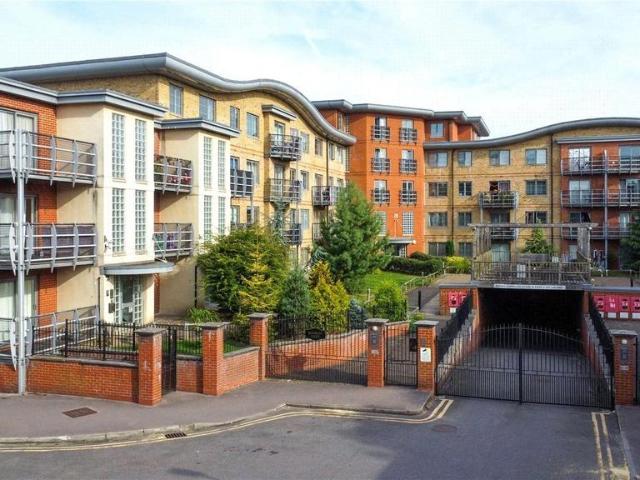 Flat for sale in Reading