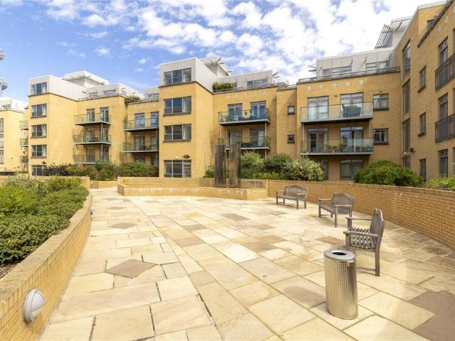 Flat for sale in Arbury, Cambridgeshire
