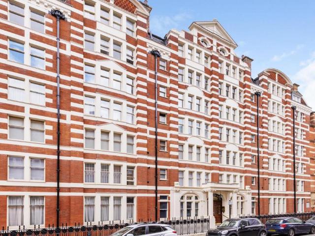 Flat for sale in Victoria, Greater London