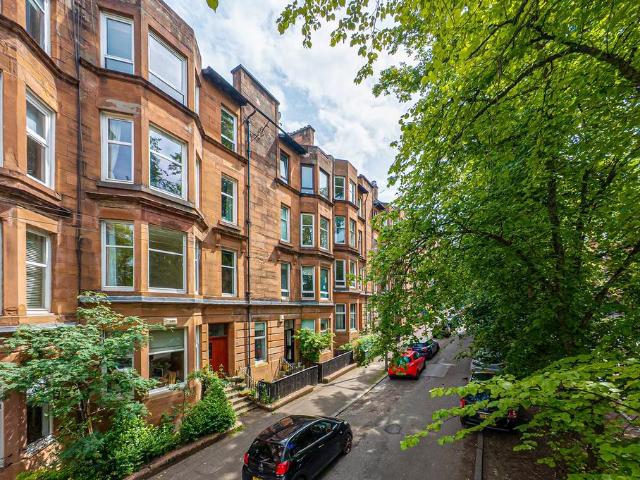 Flat for sale in Shawmoss, Langside