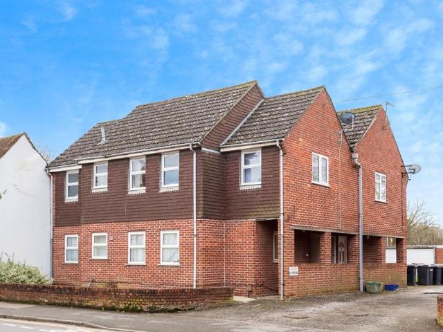 Flat for sale in Thatcham, West Berkshire