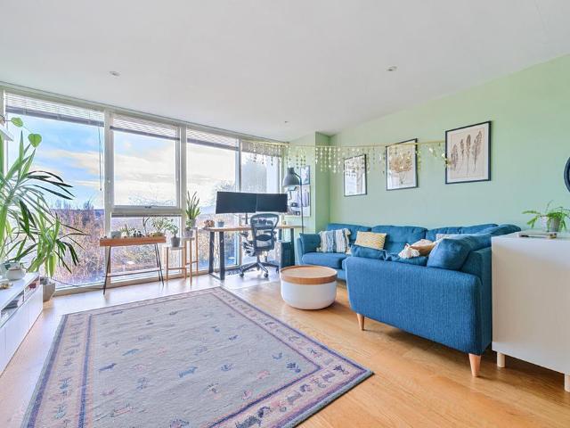 Flat for sale in Feckenham, City Of Bristol
