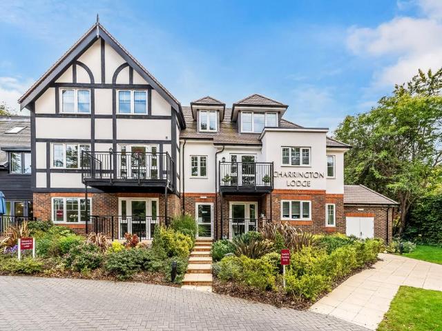 Flat for sale in Oxted, Hillview