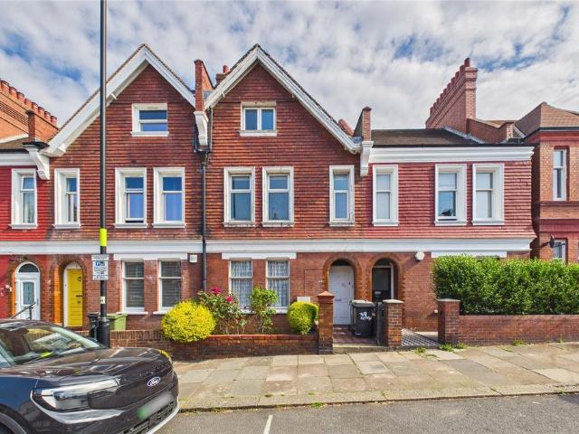 Flat for sale in Streatham Hill, Greater London