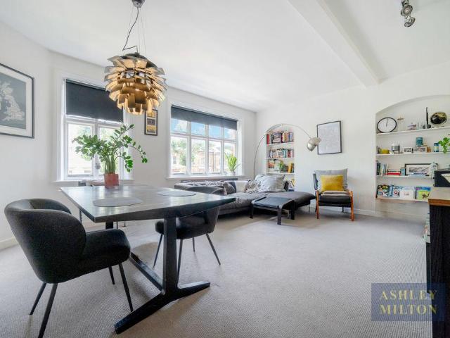 Flat for sale in Maida Vale, Greater London