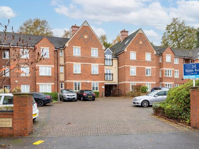 Flat for sale in Green Close, Warwickshire