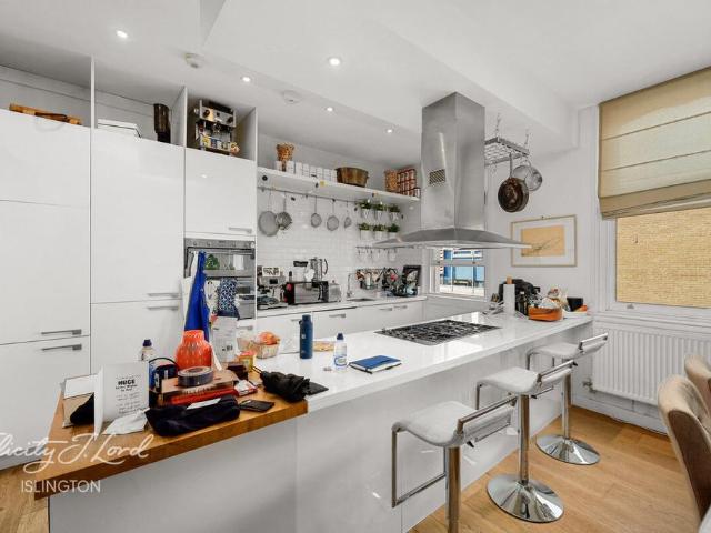Flat for sale in Hoxton, Greater London
