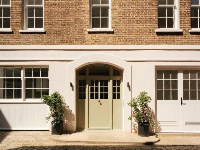 Flat for sale in Bayswater, Greater London