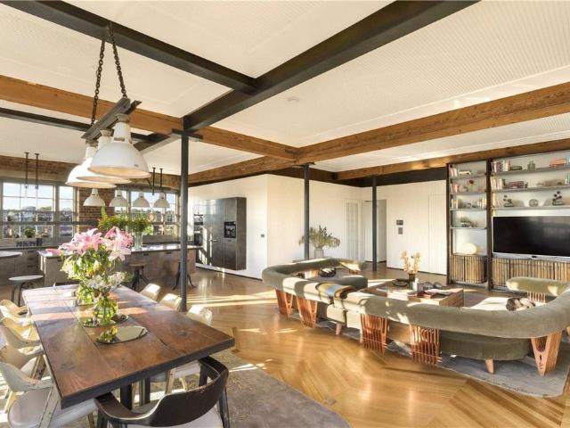 Flat for sale in Chalk Farm, Greater London