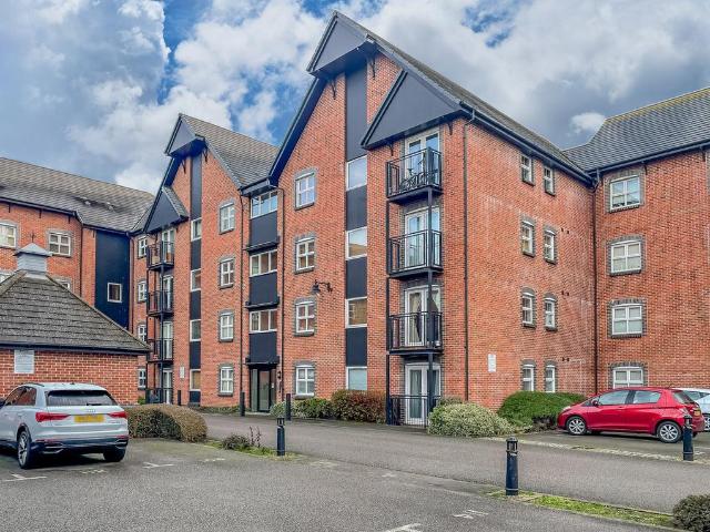 Flat for sale in Leighton-Linslade, Linslade
