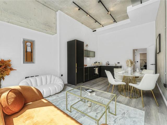 Flat for sale in Maryland, Greater London