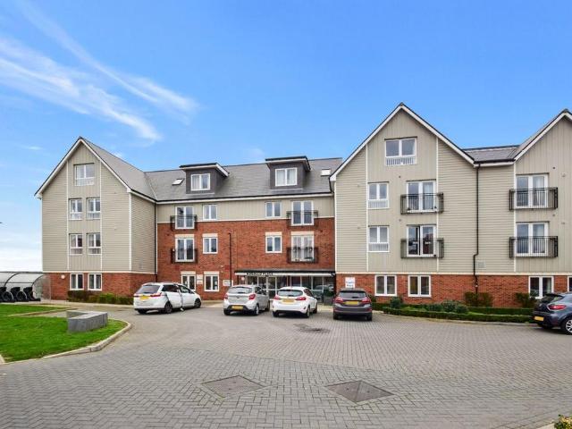Flat for sale in Snodhurst, Chatham