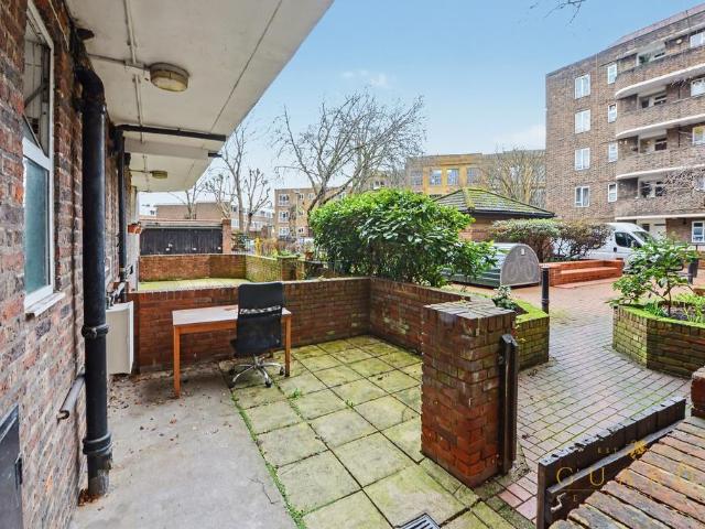 Flat for sale in Islington, Greater London