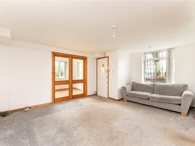 Flat for sale in Baildon, West Yorkshire