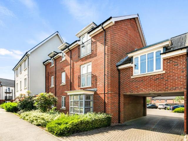 Flat for sale in Wokingham