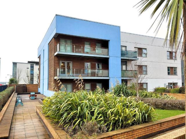 Flat for sale in SA1 Swansea Waterfront, Nangreaves