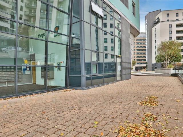 Flat for sale in Richmond Hill, West Yorkshire
