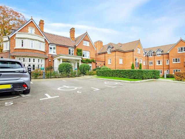 Flat for sale in Chislehurst, Greater London