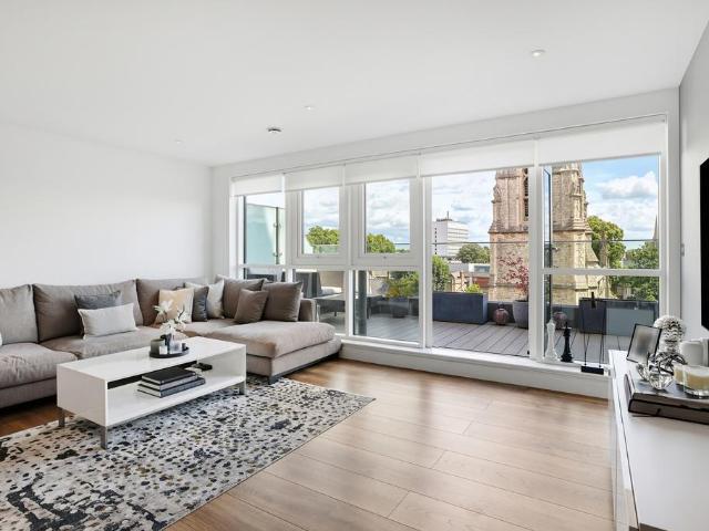 Flat for sale in London Borough of Ealing, Greater London