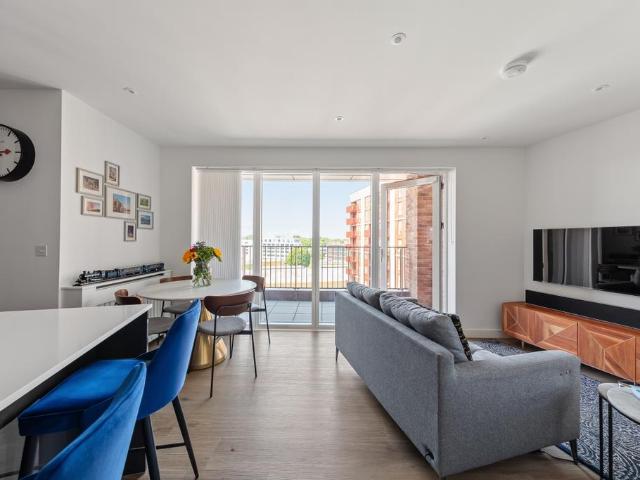Flat for sale in Alexandra Gate, Greater London