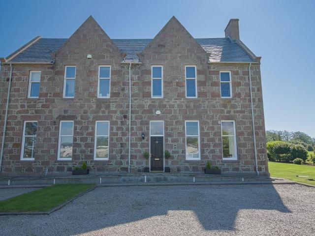 Flat for sale in Kingseat, Scotland